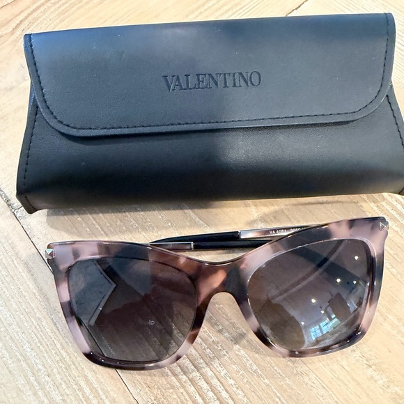 Authentic Valentino Oversize Tortoise Sunglasses Brand New In Box - Picture 2 of 3